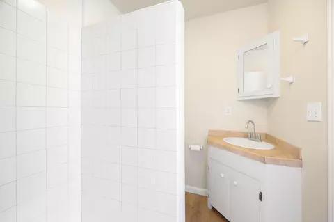Bath - 1317 Lake Blvd, Davis, CA 95616 photo 6 of 7