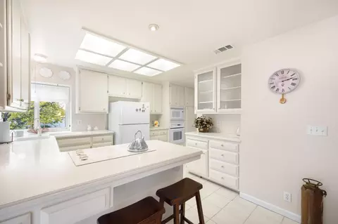 Kitchen - 1317 Lake Blvd, Davis, CA 95616 photo 4 of 6
