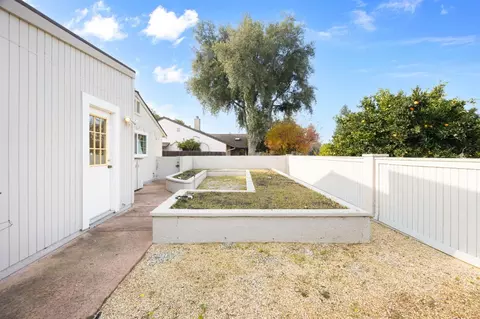 Exterior - 1317 Lake Blvd, Davis, CA 95616 photo 16 of 21