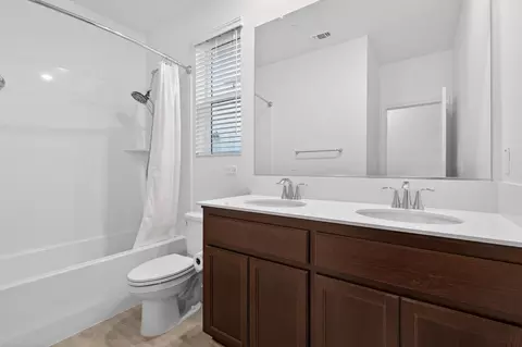 Bath - 2340 Bellows Way, Lodi, CA 95242 photo 1 of 4