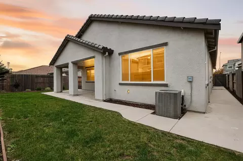 Exterior - 2340 Bellows Way, Lodi, CA 95242 photo 7 of 9