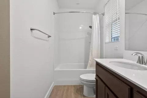 Bath - 2340 Bellows Way, Lodi, CA 95242 photo 2 of 4