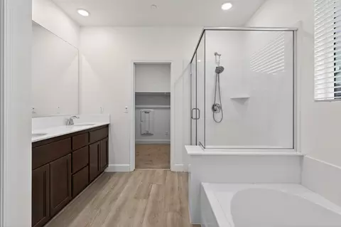 Bath - 2340 Bellows Way, Lodi, CA 95242 photo 3 of 4