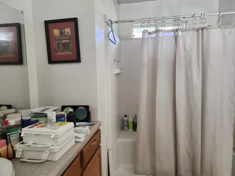 Bath - 292 W Lathrop Rd, Lathrop, CA 95330 photo 1 of 1