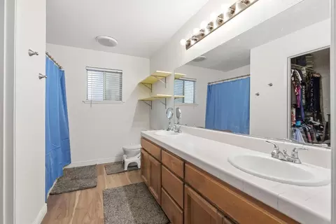 Bath - 2717 Lahontan Dr, Modesto, CA 95358 photo 2 of 2