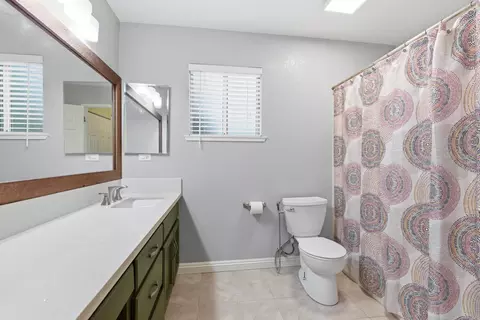 Bath - 2717 Lahontan Dr, Modesto, CA 95358 photo 1 of 2