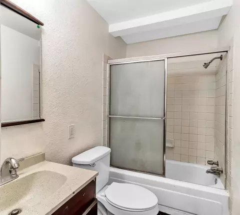 320 Acacia St, Lodi, CA 95240 photo 2