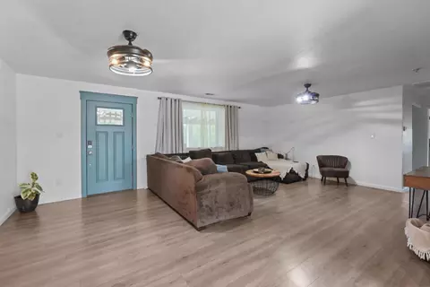 Entry Way - 960 Elma St, Hickman, CA 95323 photo 1 of 1
