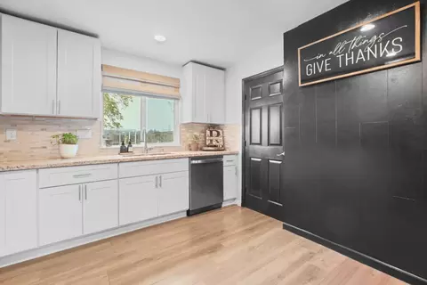 Kitchen - 960 Elma St, Hickman, CA 95323 photo 2 of 6