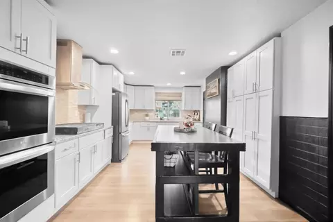 Kitchen - 960 Elma St, Hickman, CA 95323 photo 5 of 6