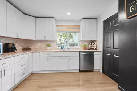 Kitchen - 960 Elma St, Hickman, CA 95323 photo 1 of 6