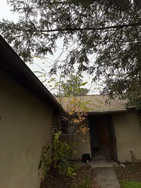 Exterior - 416 Tennyson Dr, Modesto, CA 95351 photo 2 of 6