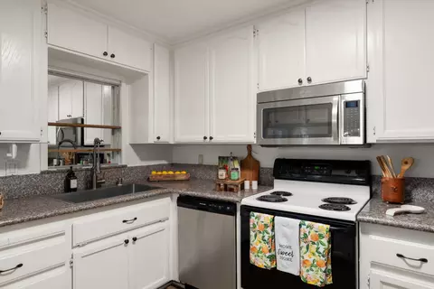 Kitchen - 6732 Beech Ave, Orangevale, CA 95662 photo 2 of 5