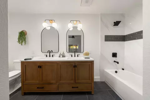 Bath - 6732 Beech Ave, Orangevale, CA 95662 photo 1 of 3