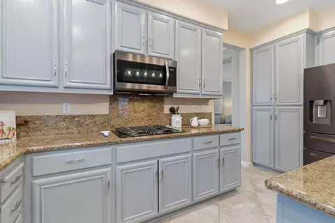 Kitchen - 297 Brookview Dr, Tracy, CA 95377 photo 6 of 7