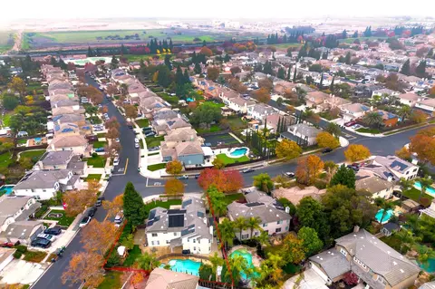 View/Area - 297 Brookview Dr, Tracy, CA 95377 photo 6 of 7