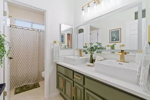 Bath - 297 Brookview Dr, Tracy, CA 95377 photo 3 of 6