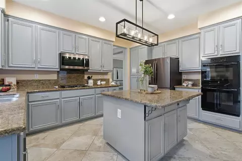 Kitchen - 297 Brookview Dr, Tracy, CA 95377 photo 5 of 7