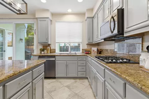 Kitchen - 297 Brookview Dr, Tracy, CA 95377 photo 3 of 7