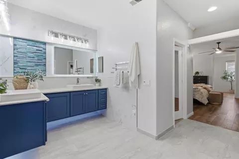 Bath - 297 Brookview Dr, Tracy, CA 95377 photo 6 of 6