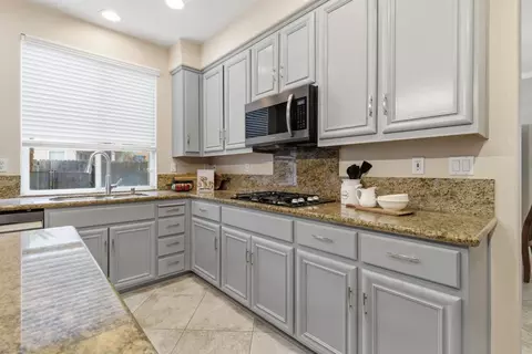 Kitchen - 297 Brookview Dr, Tracy, CA 95377 photo 4 of 7