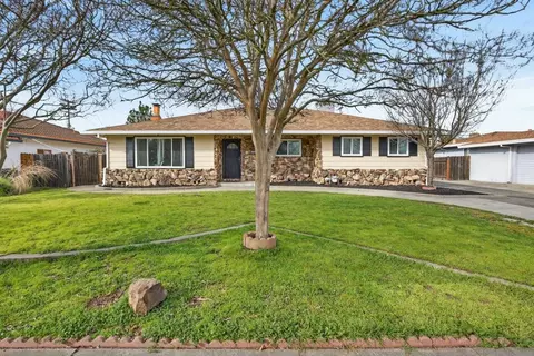 2005 Woodstock Way, Sacramento, CA 95825