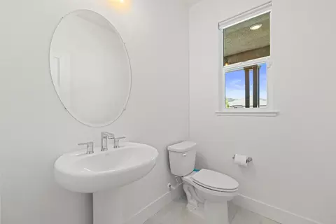 Bath - 758 W Main St, Winters, CA 95694 photo 2 of 2