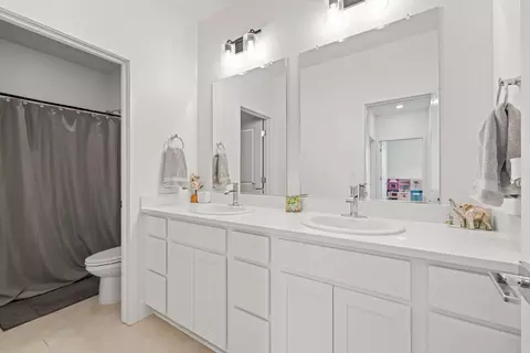 Bath - 758 W Main St, Winters, CA 95694 photo 1 of 2