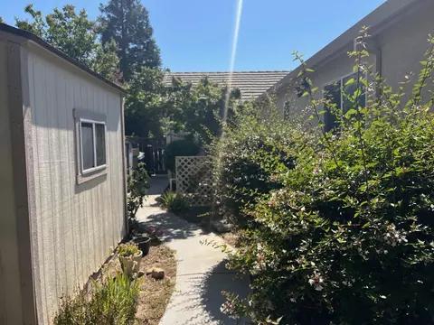 Exterior - 2261 Pillsbury Rd, Manteca, CA 95337 photo 6 of 7