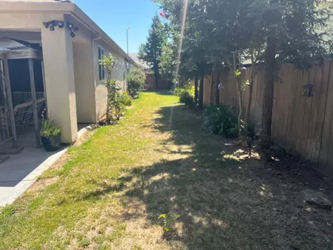 Exterior - 2261 Pillsbury Rd, Manteca, CA 95337 photo 4 of 7