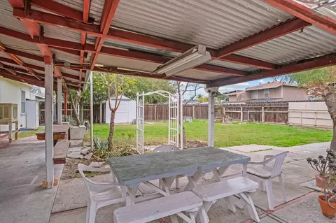 Exterior - 2202 6th St, Ceres, CA 95307 photo 2 of 5