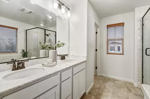 Bath - 4554 Gray Lodge Loop, Rocklin, CA 95677 photo 4 of 7