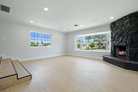 Living - 5942 Ashworth Way, Carmichael, CA 95608 photo 3 of 6