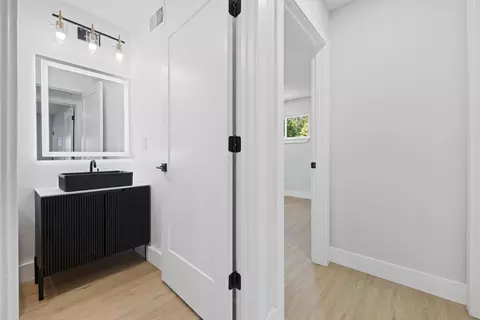 Entry Way - 5942 Ashworth Way, Carmichael, CA 95608 photo 4 of 6