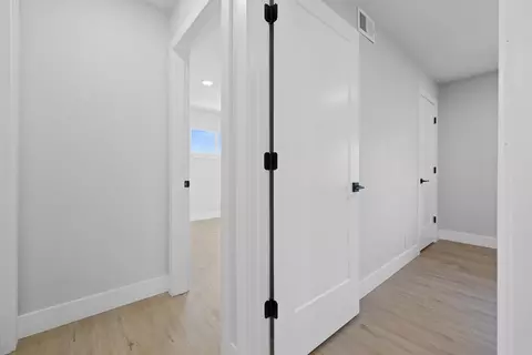 Entry Way - 5942 Ashworth Way, Carmichael, CA 95608 photo 5 of 6