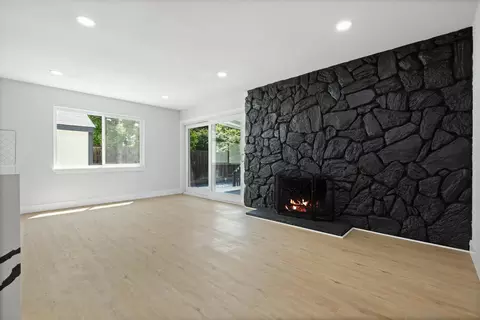 Living - 5942 Ashworth Way, Carmichael, CA 95608 photo 4 of 6