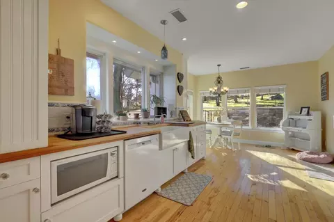 Kitchen - 12597 Wolf Rd, Grass Valley, CA 95949 photo 1 of 9
