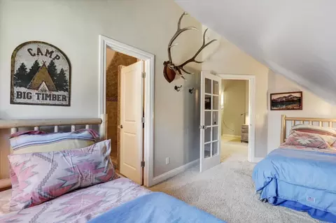 Bedroom - 12597 Wolf Rd, Grass Valley, CA 95949 photo 7 of 8