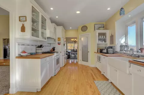 Kitchen - 12597 Wolf Rd, Grass Valley, CA 95949 photo 9 of 9