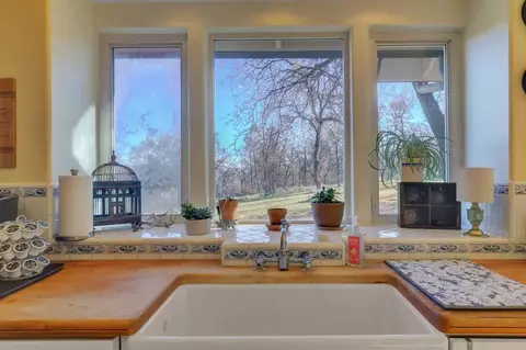 Kitchen - 12597 Wolf Rd, Grass Valley, CA 95949 photo 6 of 9