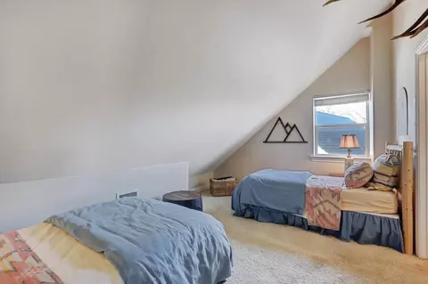 Bedroom - 12597 Wolf Rd, Grass Valley, CA 95949 photo 5 of 8