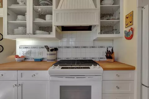 Kitchen - 12597 Wolf Rd, Grass Valley, CA 95949 photo 7 of 9
