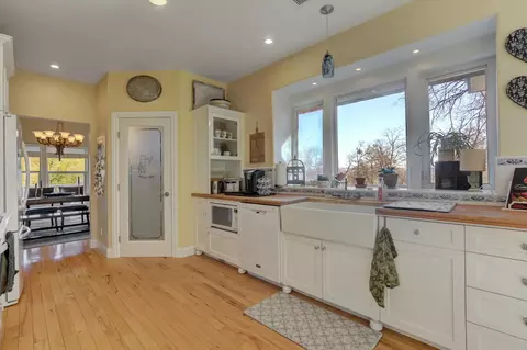 Kitchen - 12597 Wolf Rd, Grass Valley, CA 95949 photo 4 of 9