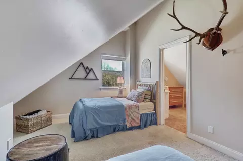 Bedroom - 12597 Wolf Rd, Grass Valley, CA 95949 photo 6 of 8