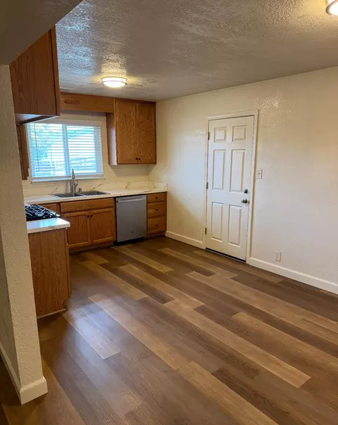 Kitchen - 423 Park Ave, Manteca, CA 95337 photo 1 of 4