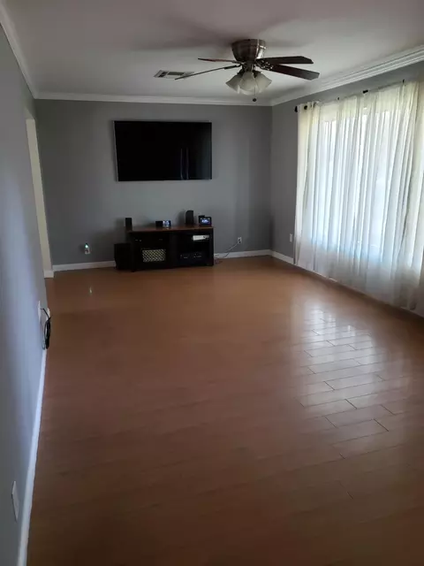 Living - 994 Fleda Ave, Olivehurst, CA 95961 photo 2 of 2