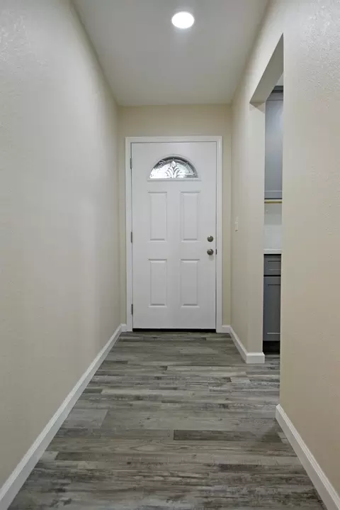 Entry Way - 2065 Cody Ct, Turlock, CA 95380 photo 2 of 3
