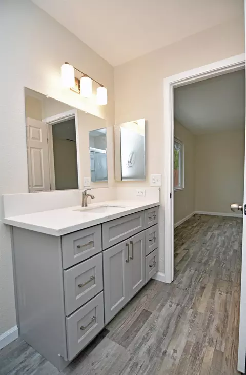 Bath - 2065 Cody Ct, Turlock, CA 95380 photo 3 of 4