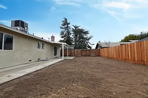 Exterior - 2065 Cody Ct, Turlock, CA 95380 photo 4 of 8