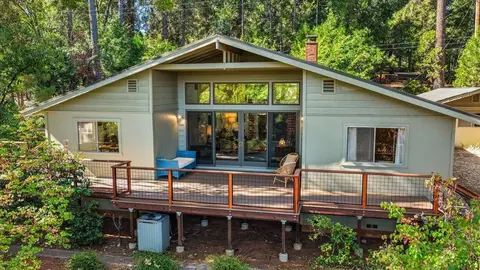 11781 Forest View Dr, Nevada City, CA 95959